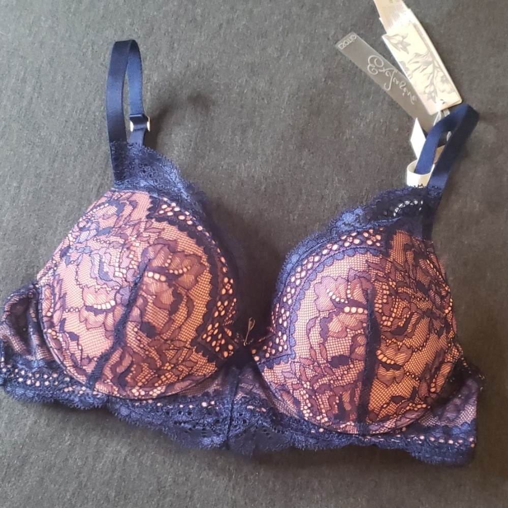 Push-up bra, size 75B (34B). NWT